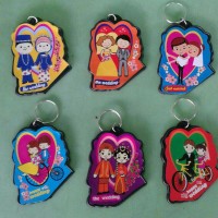 Jual Souvenir Pernikahan gantungan kunci pengantin murah meriah Murah