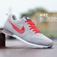 sepatu casual kets sneakers running main jalan kuliah nike md runner