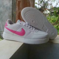 SEPATU NIKE AIRFORCE ONE UNTUK OLAHRAGA WANITA ATAU GAYA FASHION JALAN