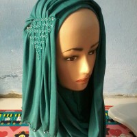 Jilbab instan warna hijau tua