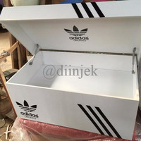rak sepatu adidas / giant box