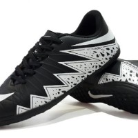 sepatu futsal nike hypervenom low made in vietnam black white