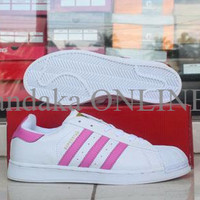 PALING DICARI sepatu adidas super star HARI INI SAJA