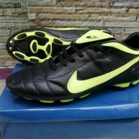 Sepatu bola/Futsal | bahan Kulit sintetis | Nike | spech | adidas |