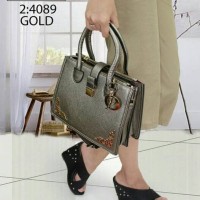 TAS DIOR 4089#2
SEMPREM,
BAHAN KULIT,
UK 27X20X12cm
BERAT 0,8KG
H 2