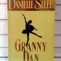 Jual Novel Granny Dan (Misteri Cinta Balerina) - Danielle Steel - Gramedia Murah