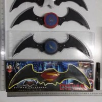 Jual Senjata Batman Batarang Lengkap set isi 4 Lampu Led & Suara Murah