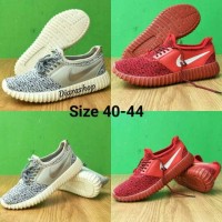 Sepatu Sneakers Pria Nike Yeezy Boost / Nike Yzy