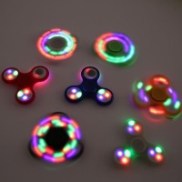 Jual harga murah FIDGET SPINNER LAMPU LED Hand Spinner Nyala Disco Mainan Murah
