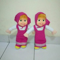 Boneka Masha muka karet dari Marsha and the bear baju pink