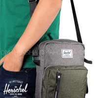 HERSCHEL TAS SELEMPANG BAHAN CANVAS TAS SELEMPANG COWOK SLING BAG