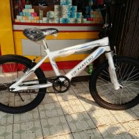 SEPEDA ANAK BMX 20 SENATOR PUTIH.