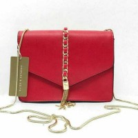 Tas Wanita Merk Charles n Keith dengan tali yang anggun
