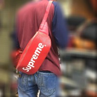 TAS Lv Bumbag Supreme Uk.30x14
Bisa slempang dan pinggang
2 warna