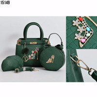 Nama : Tas Lv Segate Shoes Apple 4 in 1 Kode : 15149