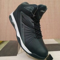 SEPATU BASKET MERK DESLE warna HITAM