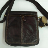 Tas slempang cowok kulit merk kickers
