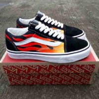 sepatu casual pria vans old skool black flames DT