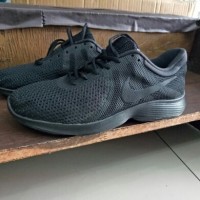 Sepatu nike revolution 4 full black original
