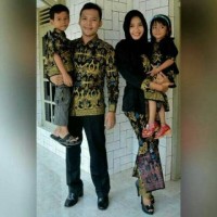 Baju batik Sarimbit Couple Kemeja Batik. Mama Papa & 1 anak perempuan
