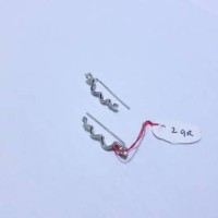 Anting emas putih 75% berat 2 gram. White gold earring