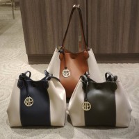 tas merk hush puppies besar