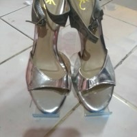 Sepatu Sandal Pesta Wanita / High Heels Brand Matahari Yongki Komaladi