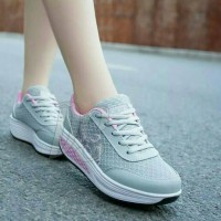 Jual Grosir sepatu wanita ecer/murah sport/kets/casual/olah raga terbaru Murah