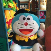 Jual boneka Doraemon wisuda uk.xl Murah
