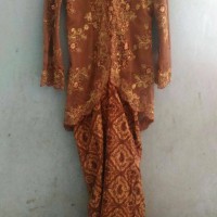 Satu stel kebaya wisuda dewasa