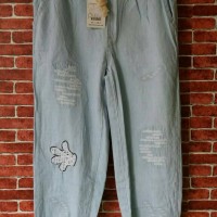 celana jeans wanita aplikasi sobek-sobek dan stik balik