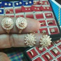 Berlian medan cincin stupa dan cincin matahari