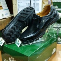 Sepatu Merk Gats Ori Pria Santai Kulit Branded Slip On Hitam TO 01