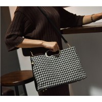 TAS TOTEBAG SHOPPING BAG PUTIH BLACK AND WHITE KAIN KULIT KUALITAS OKE