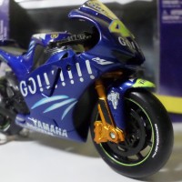Jual Diecast Miniatur Motor Maisto 1:18 Valentino Rossi Yamaha MotoGP 2004 Murah