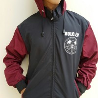 JAKET BOMBER / PARASUT MOTIF KOTAK-KOTAK BASEBALL VOLCOM
