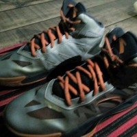 SEPATU BASKET ANTA terjual