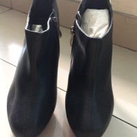 New Never Worn Angle Boots Sepatu Fashion Wanita Heels Nine West