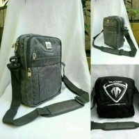 Tas selempang kanvas merk Tracker 20432 + raincover