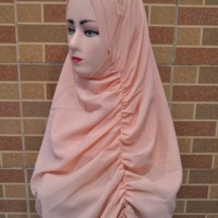Jilbab Instan Warna Peach Unik Dengan Model 2 Faces Berkualitas