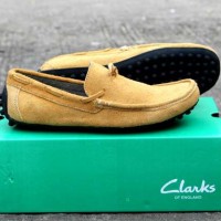 SEPATU CASUAL PRIA MURAH CLARKS SLOP MOCASIN KENDAR KULIT SUEDE TAN