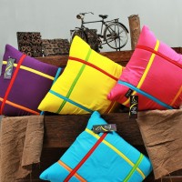 SARUNG BANTAL SOFA UK 60X60 MOTIF LIST WARNA