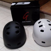 HELM SEPEDA BMX SEPATU RODA BULAT MODEL BATOK MERK GENIO