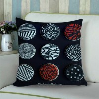 blurryfaces Sarung Bantal Sofa 18 inch gambar 2 sisi
