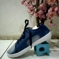 SEPATU OLAHRAGA WANITA KETS BIRU TUA JEANS LEVIS POLOS CASUAL SEKOLAH