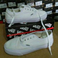 SEPATU CASUAL VANS PUTIH POLOS
