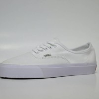 Sepatu pria sneakers keren main gaul hits skateboard vans authentic.