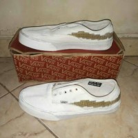 Sepatu Vans Authentic WhiteXNintendo Super Mario Kw Premium Size 40.5