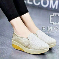 Jual JUAL SEPATU WANITA WEDGES EMORY PETAK PUTIH OFFWHITE / SLIP ON WANITA Murah