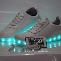 Jual Sepatu sneakers LED lampu nyala wanita murah Murah